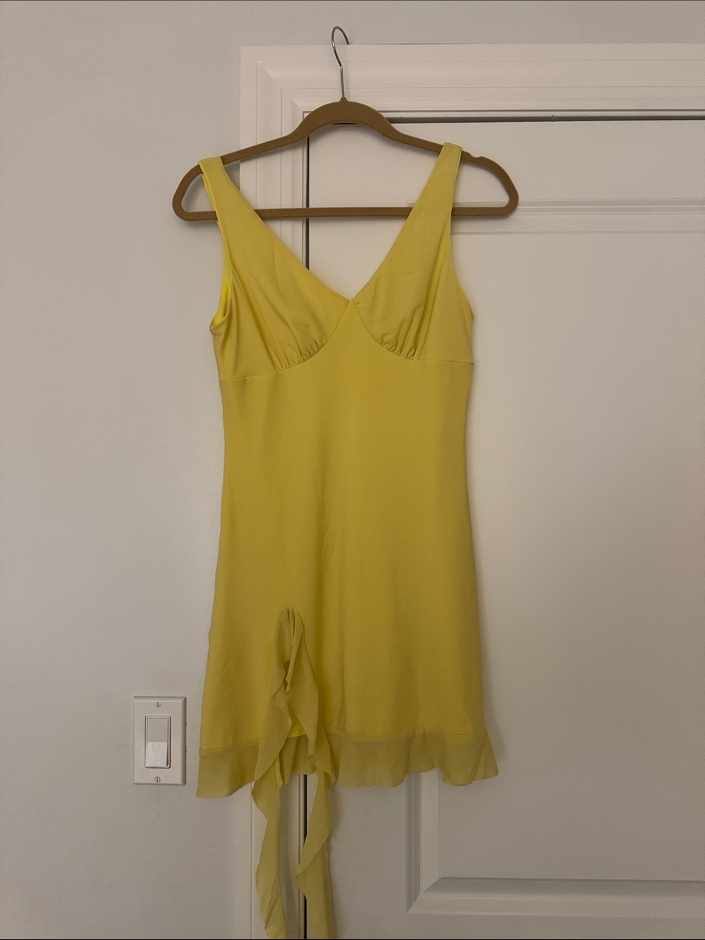 Yellow V-Neck Sleeveless Dress